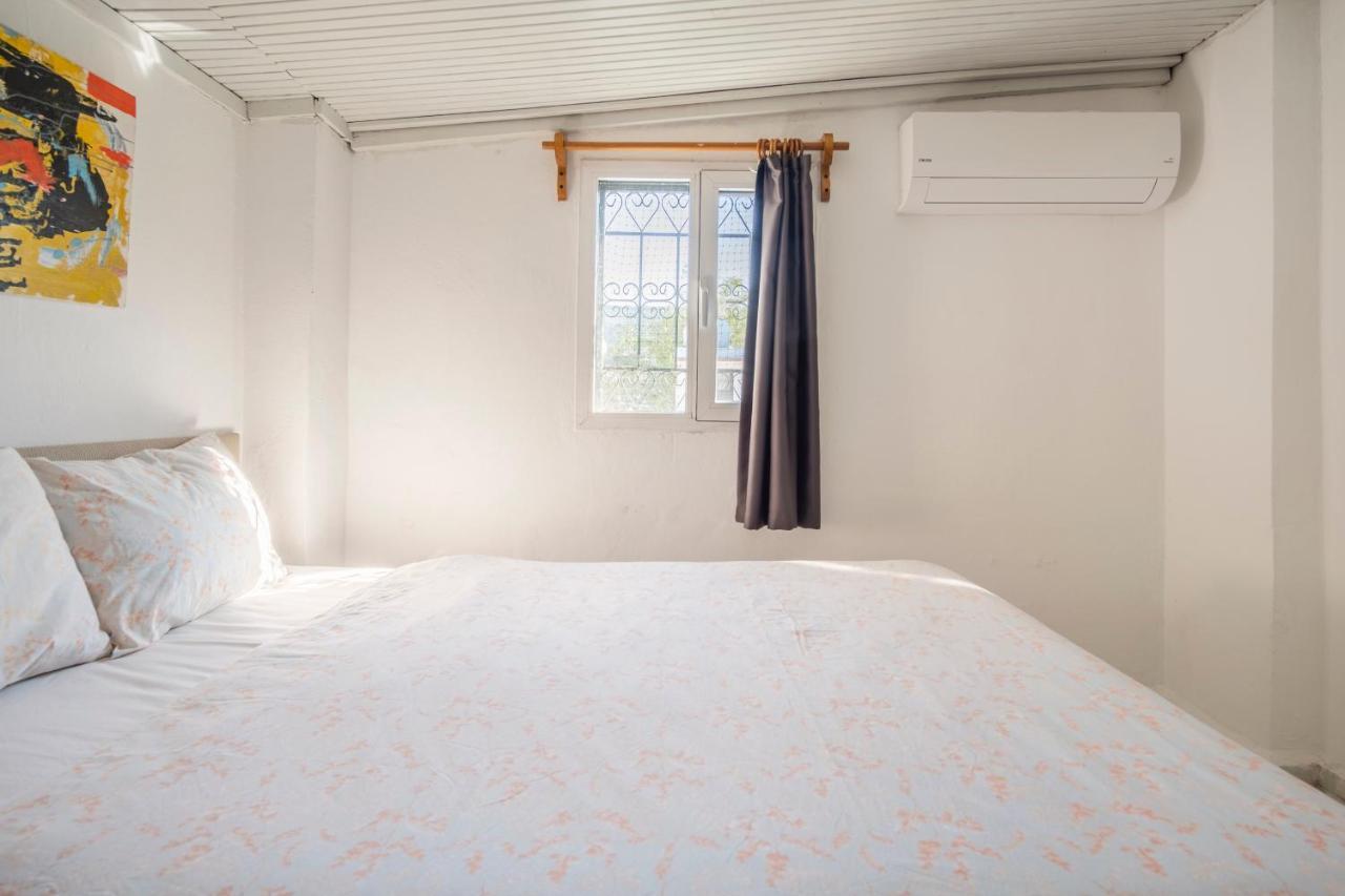 Apartment Central, Cozy, 15 Min Walk To The Beach, Fast Wi-fi, Free Parking, 4ppl