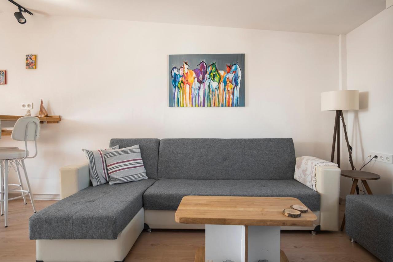 Daire Central, Cozy, 15 Min Walk To The Beach, Fast Wi-fi, Free Parking, 4ppl *