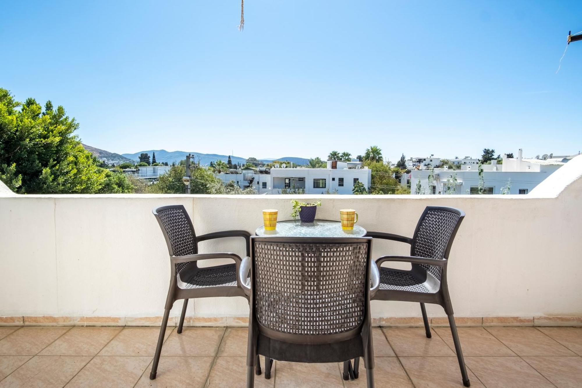 Central, Cozy, 15 Min Walk To The Beach, Fast Wi-fi, Free Parking, 4ppl Daire Bodrum